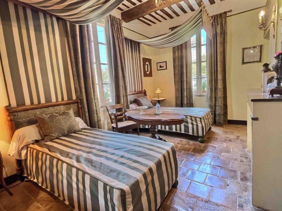 Chez Lydia - Osez La Vie De Chateau ! Pont Du Gard, Uzes Remoulins Exteriör bild