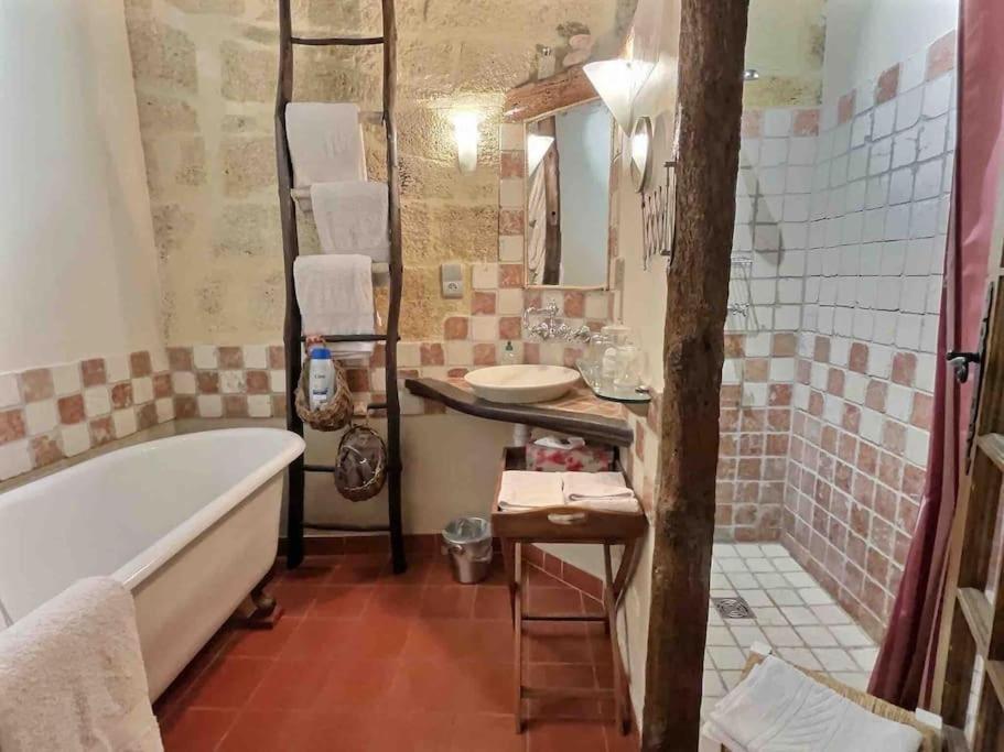 Chez Lydia - Osez La Vie De Chateau ! Pont Du Gard, Uzes Remoulins Exteriör bild
